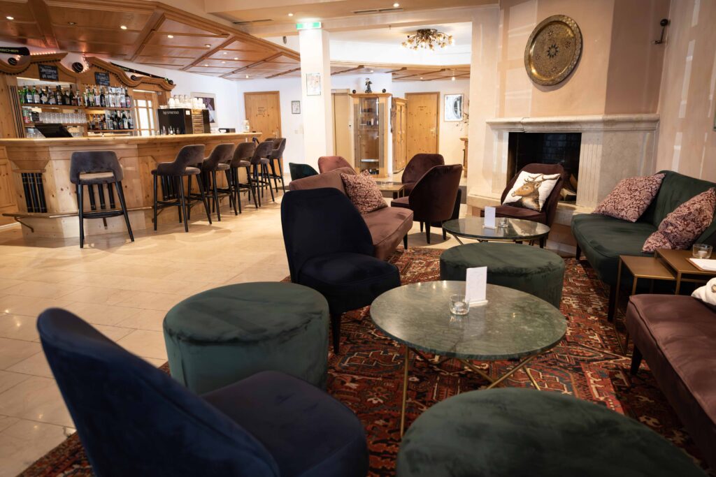 Sylvia Lounge2