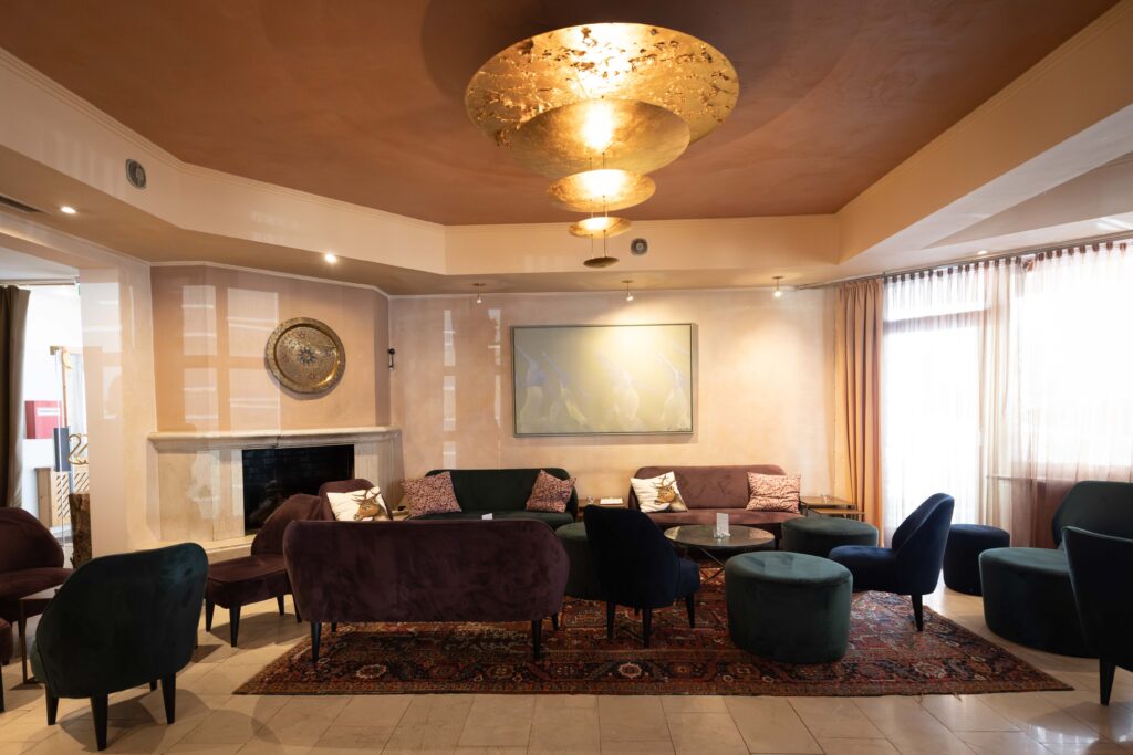 Sylvia Lounge5